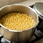Boil the pressure cooker meju bean